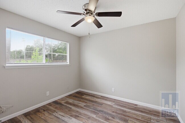 Building Photo - 13305 Waverly Ct