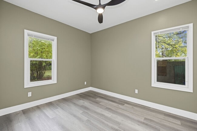 Building Photo - 520 Smith St