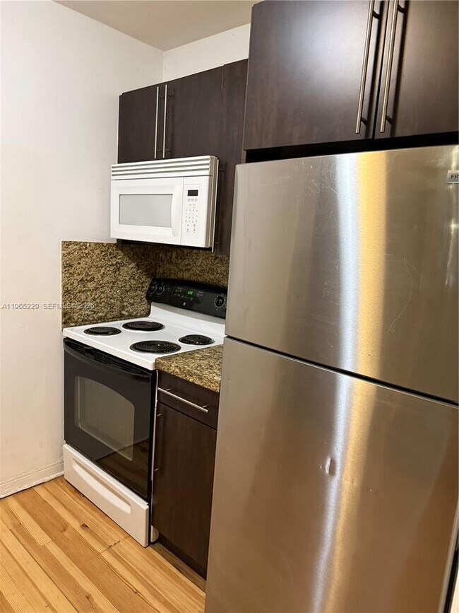 Building Photo - 23 Majorca Ave