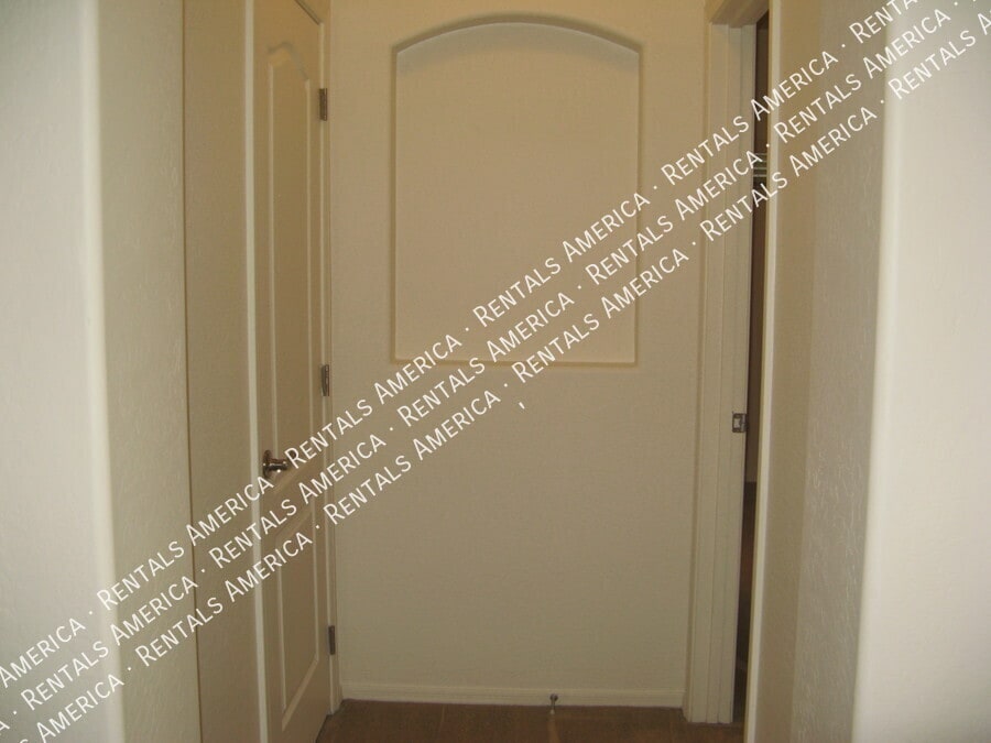 Building Photo - 1378 W Brangus Way
