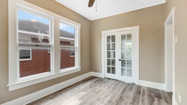 Building Photo - 1207 W GRAY St