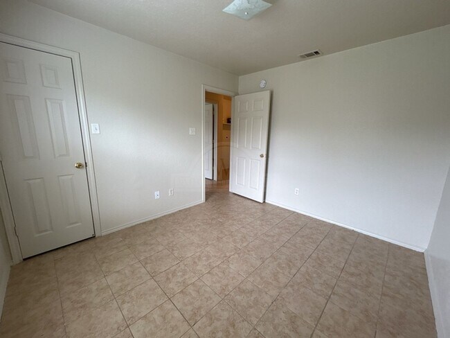 Building Photo - 1505 Dugger Cir