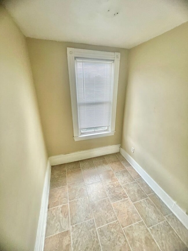 Building Photo - 4 bedroom. 1.5 Bath- Turtle Creek Pa