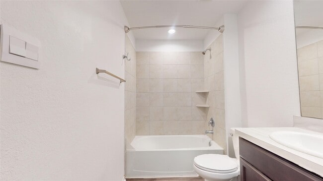 Building Photo - 16873 Short Pnes Dr