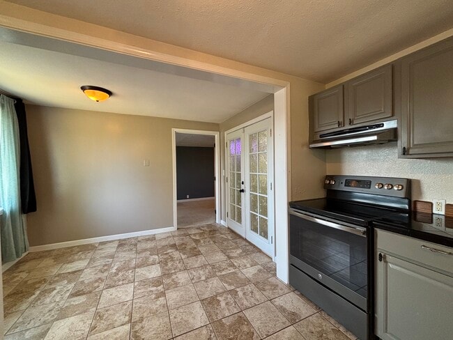 Building Photo - 3604 Madrona St