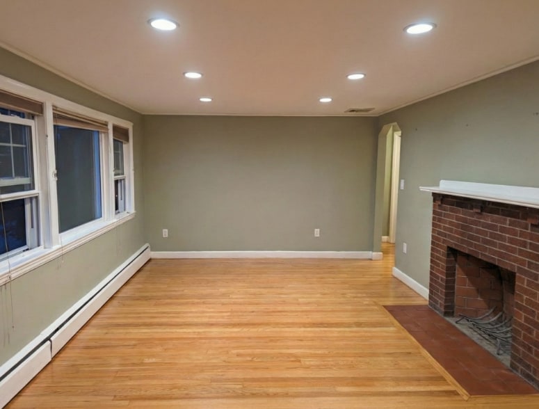 Building Photo - 12 James St