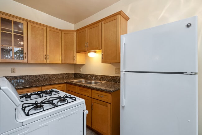 Building Photo - 4121 Halldale Ave