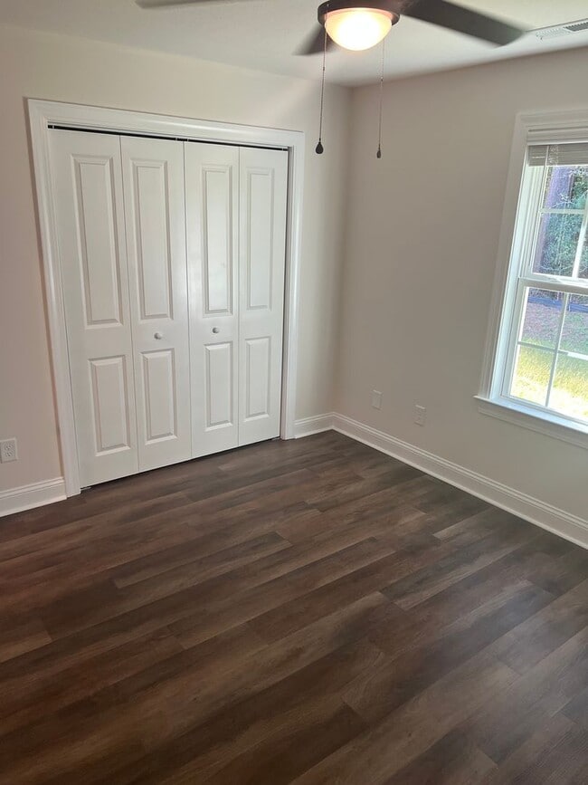 Building Photo - ? Your New Home Awaits — Just in Time for ...