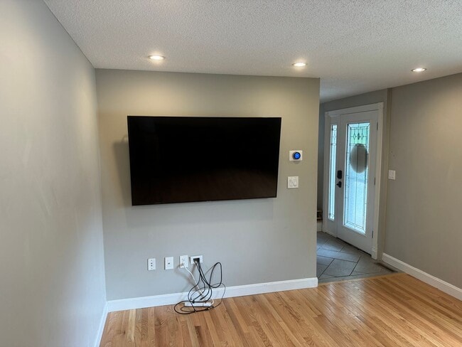 Building Photo - Modern 3 Bedroom Single Family - Available...