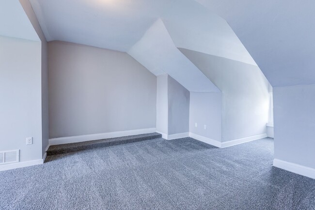 Building Photo - 1031 E Warrington Ave