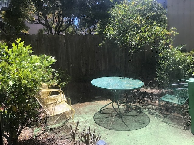 Shared Backyard - 417 Cabrillo St