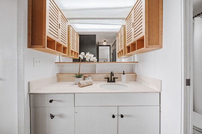 Building Photo - Mott Smith Laniloa