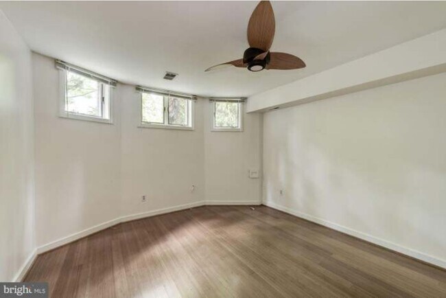 Building Photo - 2506 Cliffbourne Pl NW