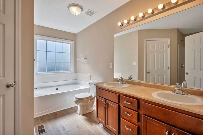 Building Photo - Perfect Family Layout with Office & Large Fenced Backyard | $500 Move-In Incentive for 4/1/26 Mov...