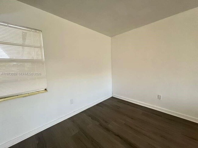 Building Photo - 17031 NE 21st Ave