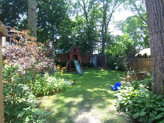 Building Photo - 1226 Simpson St