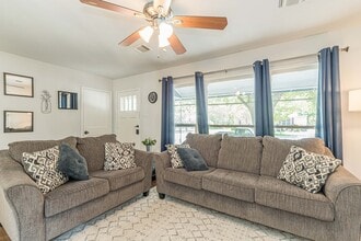 Building Photo - 409 Aero Ave