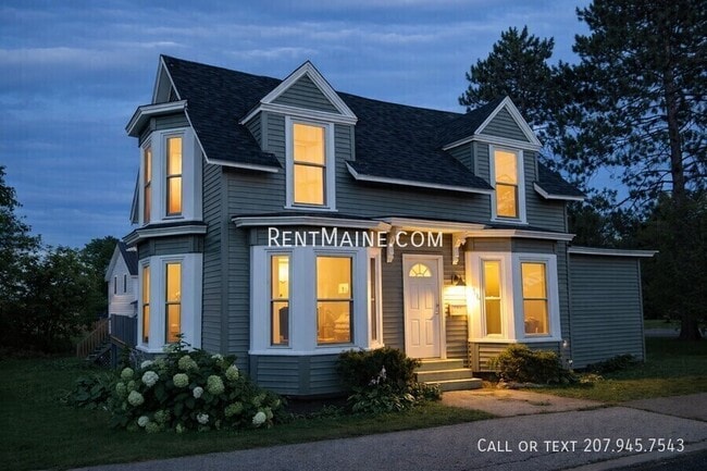 Building Photo - 496 Main St