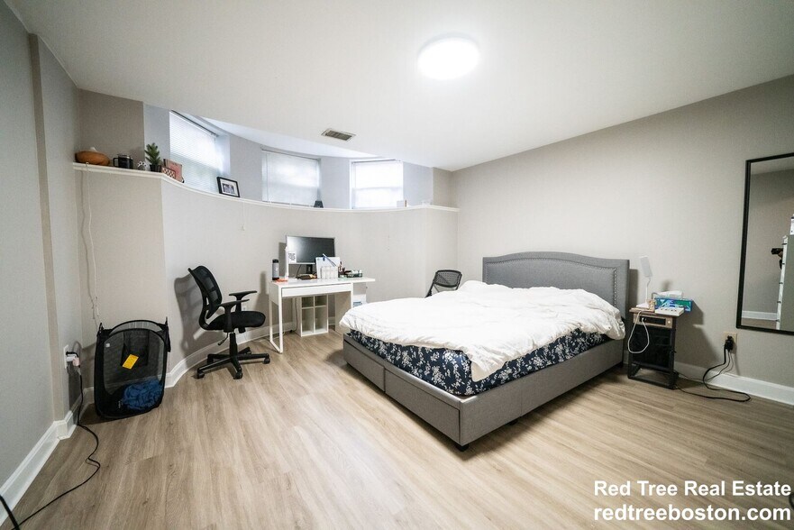 Building Photo - 191 Saint Botolph St