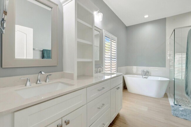 Building Photo - 1050 Delray Lakes Dr