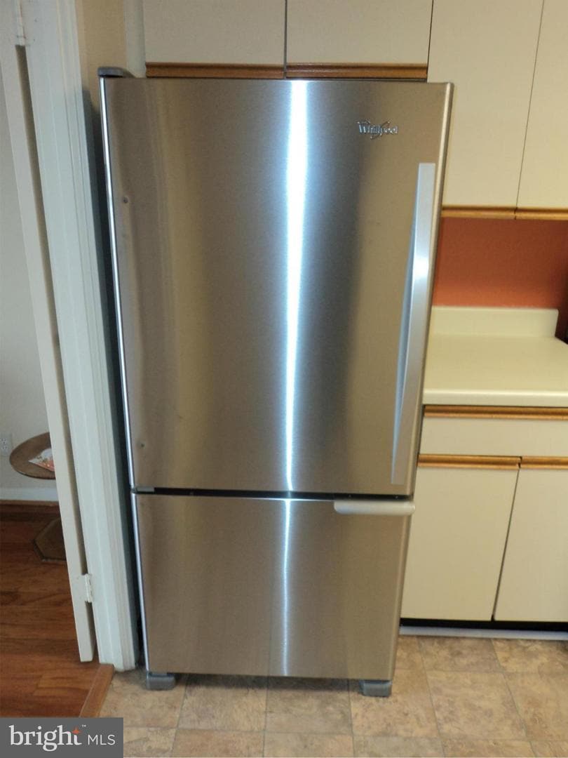 Stainless steel fridge - 5505 Seminary Rd