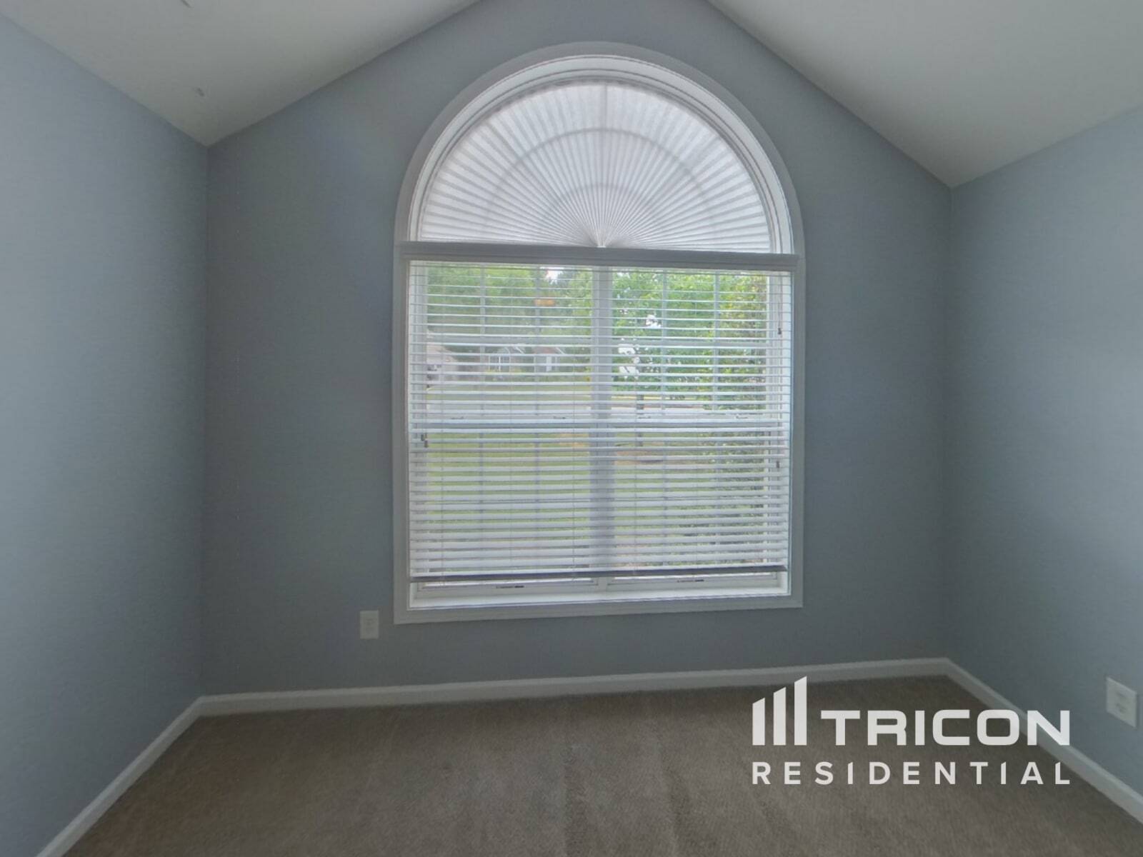 Building Photo - 247 Lantana Dr