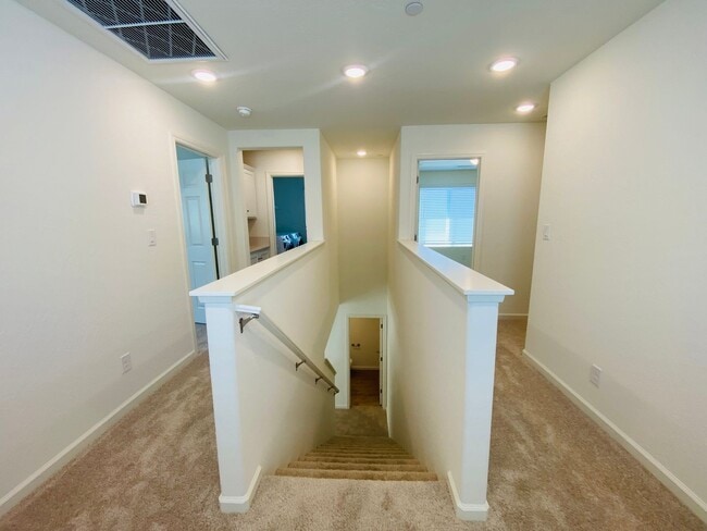 Building Photo - $2,350 Clinton & Armstrong, 4 Bed, Gated Community Pool & Solar - E Riesling Dr, Fresno