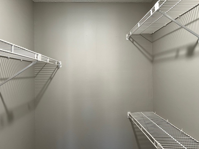 Bedroom closet - 345 Lakepointe Dr