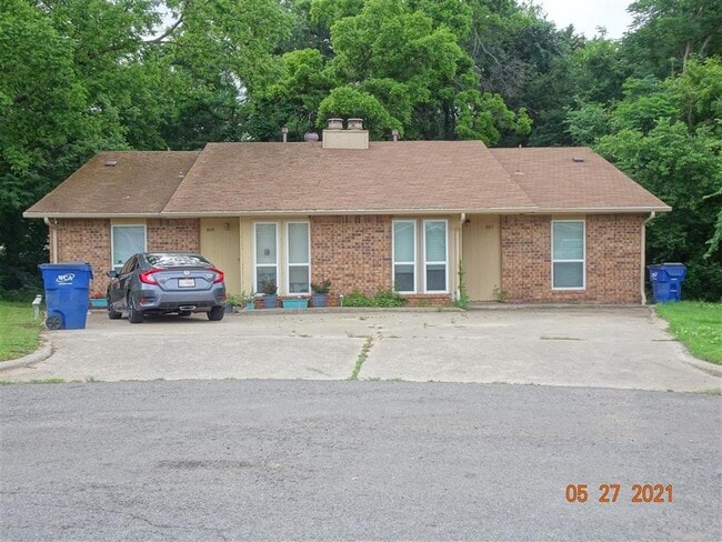 Primary Photo - 905 Aspen Ct