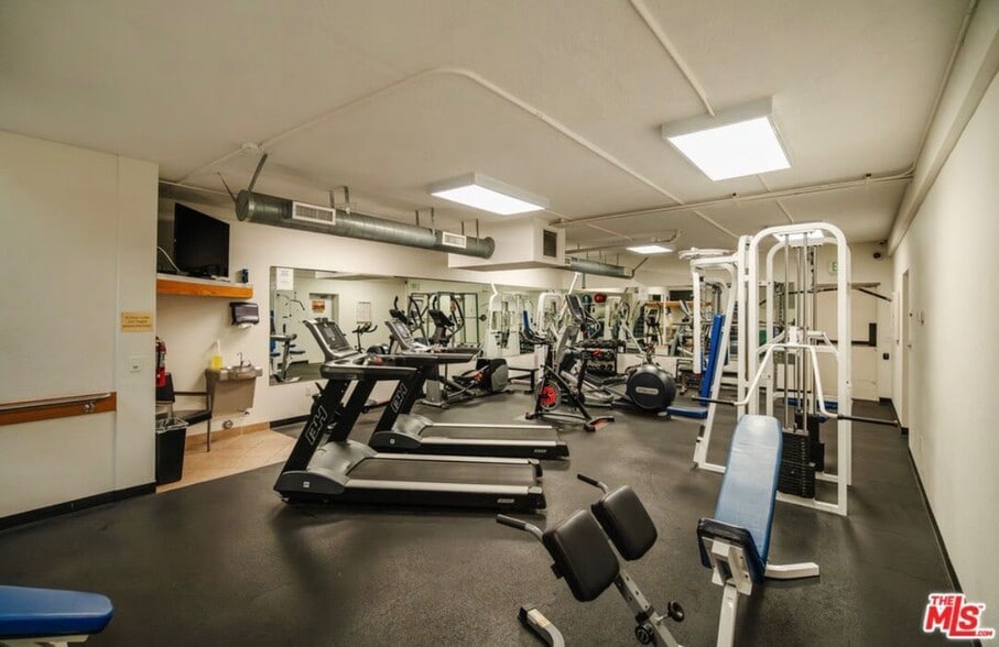 Building Photo - 8180 Manitoba St