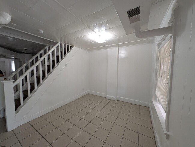 Building Photo - 349 N Ocean Ave