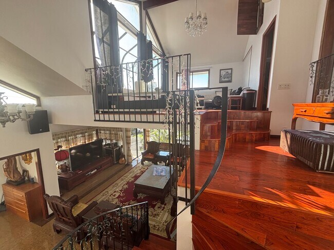 Building Photo - 1055 Alewa Dr