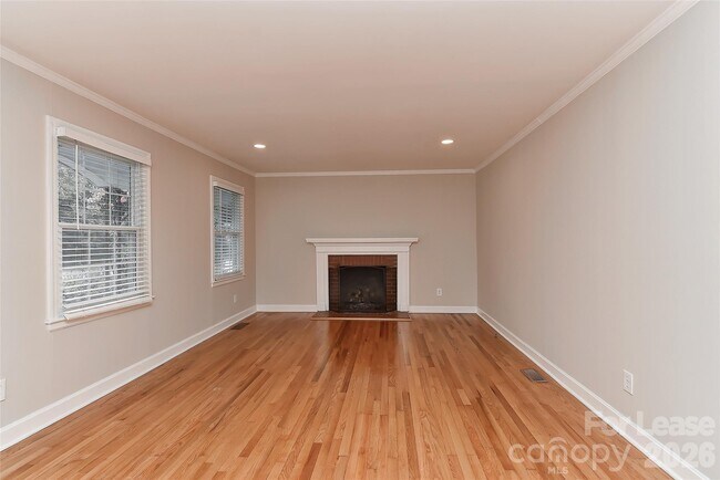 Building Photo - 420 Seneca Pl