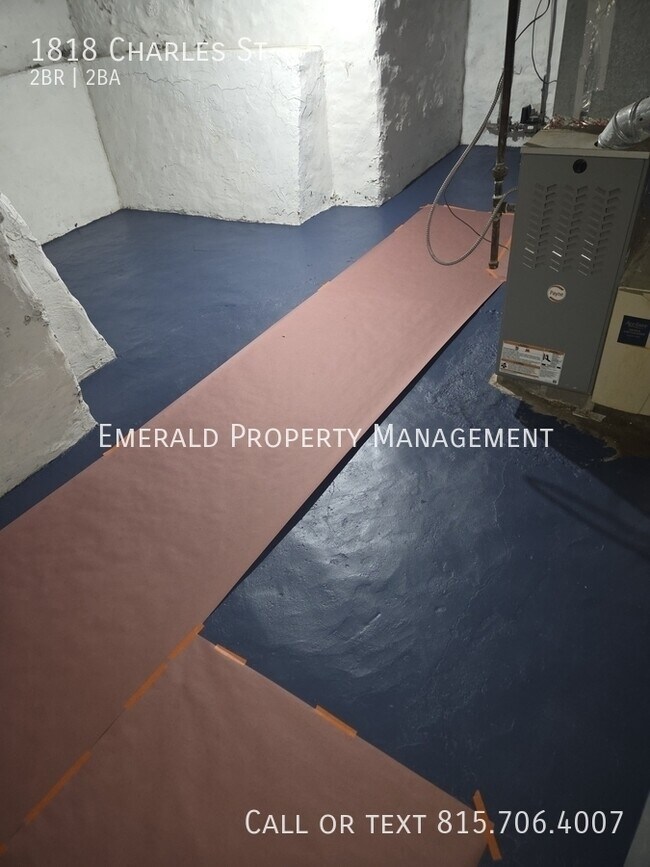 Building Photo - 1818 Charles St