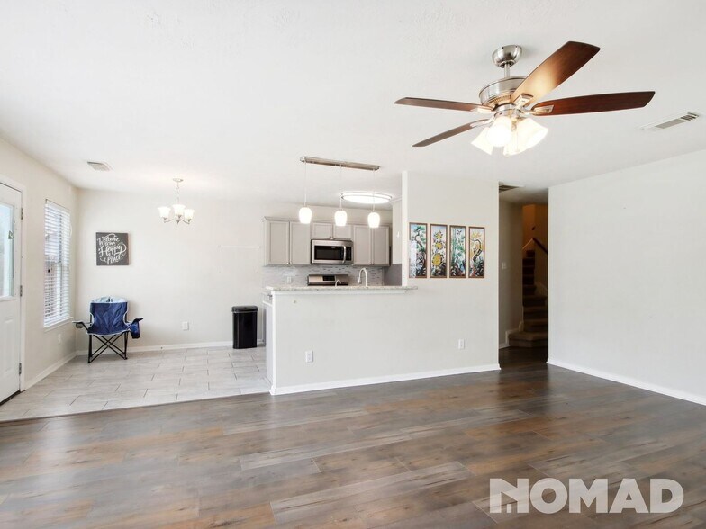 Building Photo - 14119 Maximos Dr