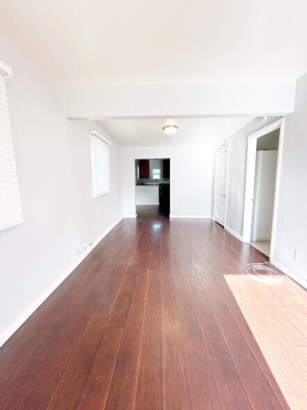 Building Photo - 11136 Redfern Ave