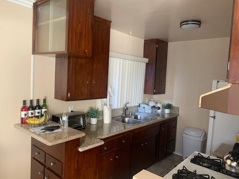 Building Photo - 1221 S Sherbourne Dr