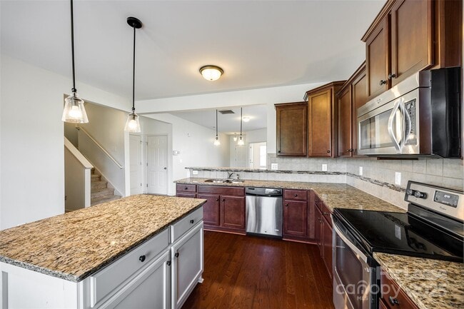 Building Photo - 826 Summerlake Dr