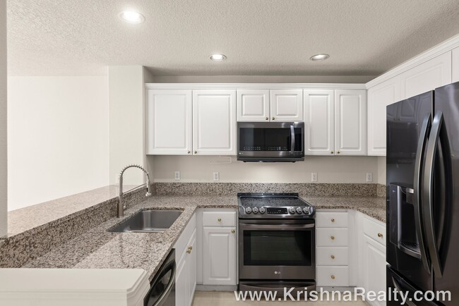 Building Photo - Charming 3 BD* 2.5 BA* Single Family Home ...