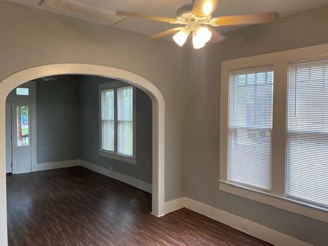 Nice old world charm - 1105 Essex St