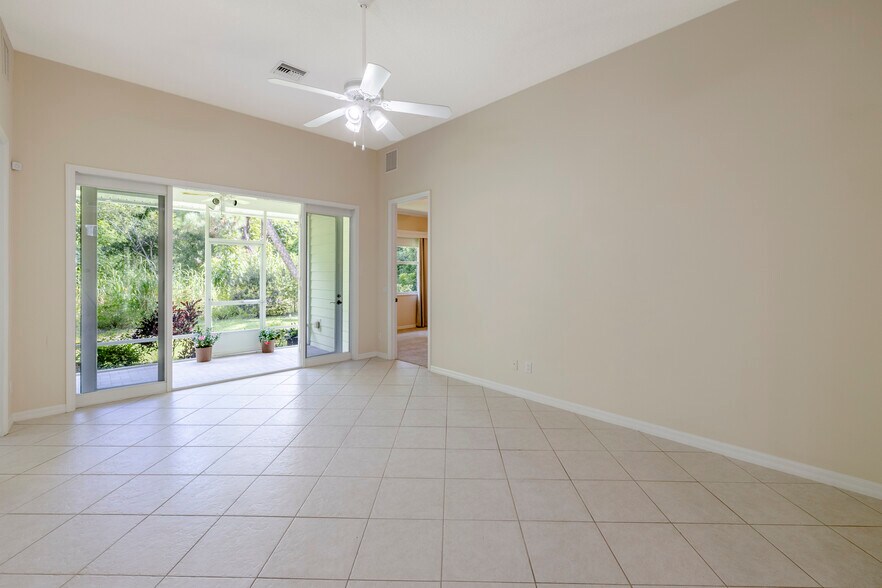 Living Room - 427 Pineapple Sq SW