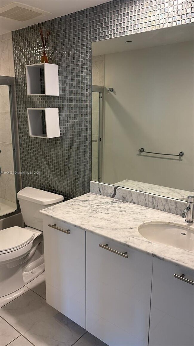 Building Photo - 950 Brickell Bay Dr