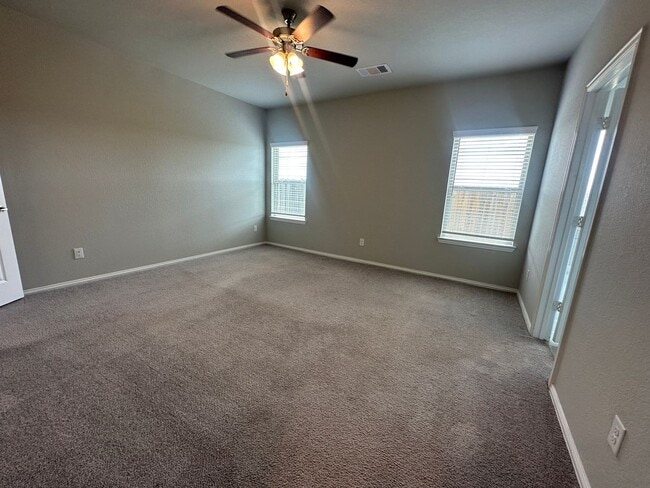Building Photo - For Lease | 3 Bed, 2 Bath | 1,487 Sq Ft | ...