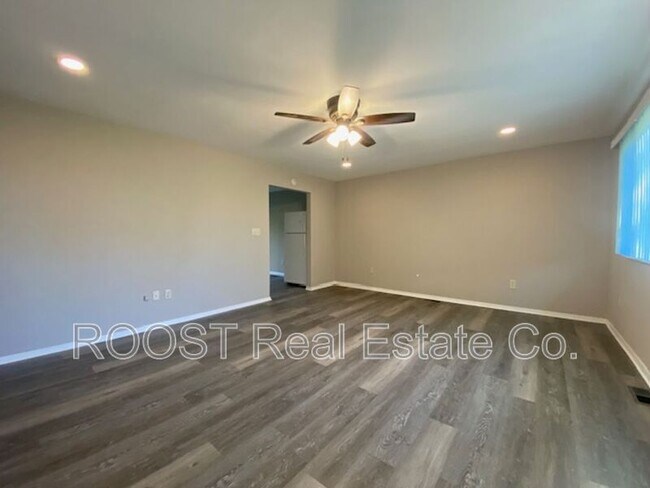 Building Photo - 3323 Upper Valley Pike