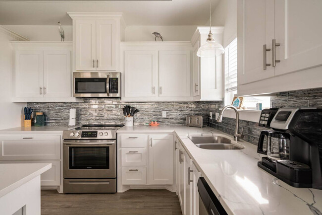 Building Photo - 927 Palm Ridge Dr