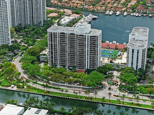 Building Photo - 3640 Yacht Club Dr