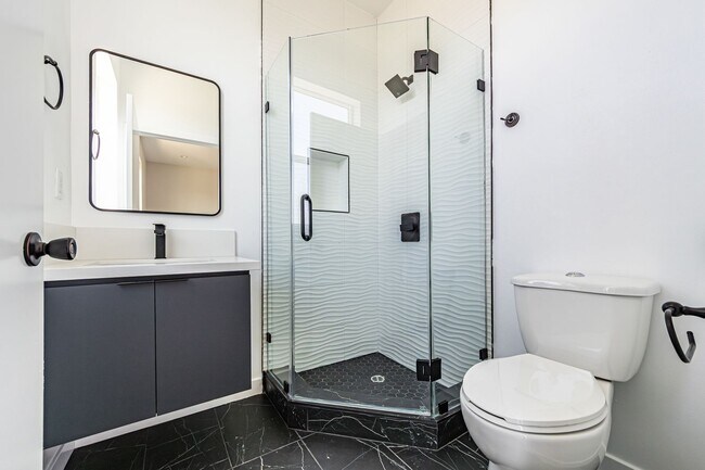 Building Photo - Designer-inspired, tri-level townhome offe...