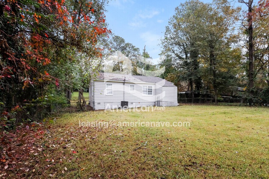 Building Photo - 4365 Pinebrook Dr