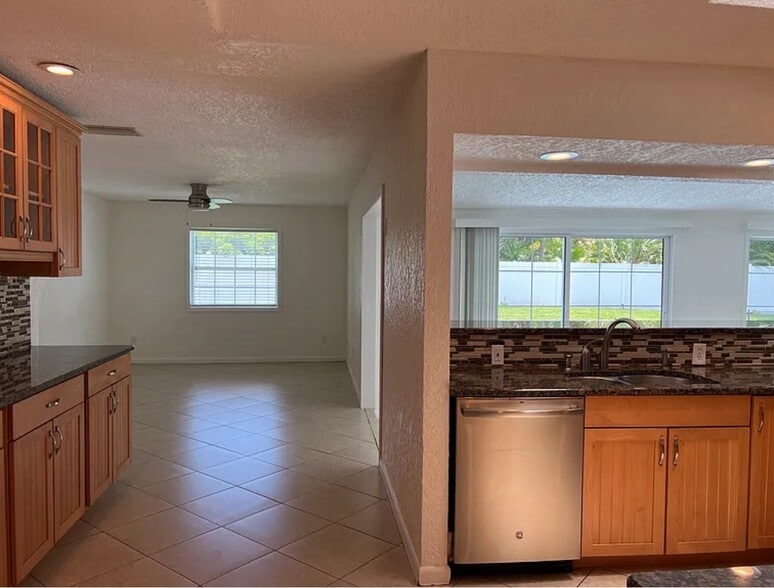 Building Photo - 990 Windsong Way