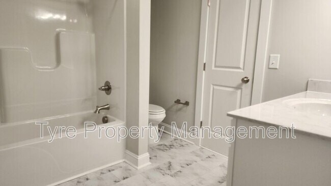 Building Photo - 1815 Fox Den Way